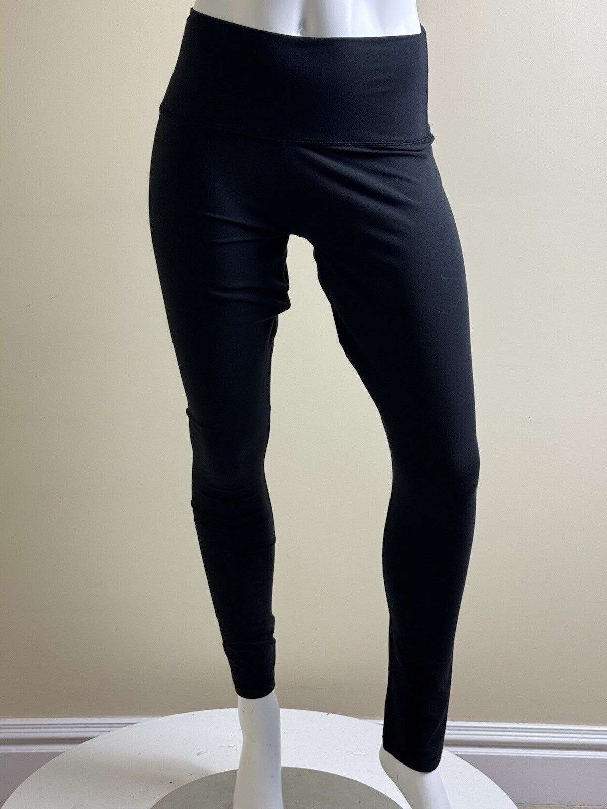 $88 TASC Performance Women's Leggings Black Size L