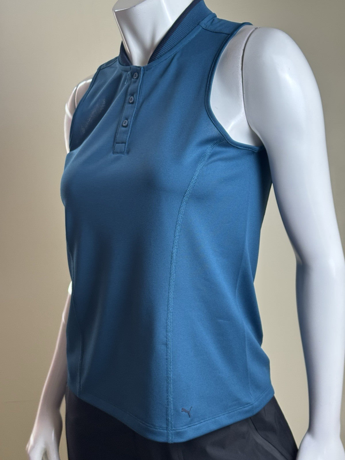 Puma Women’s Golf Shirt Sz S.   (B.184)