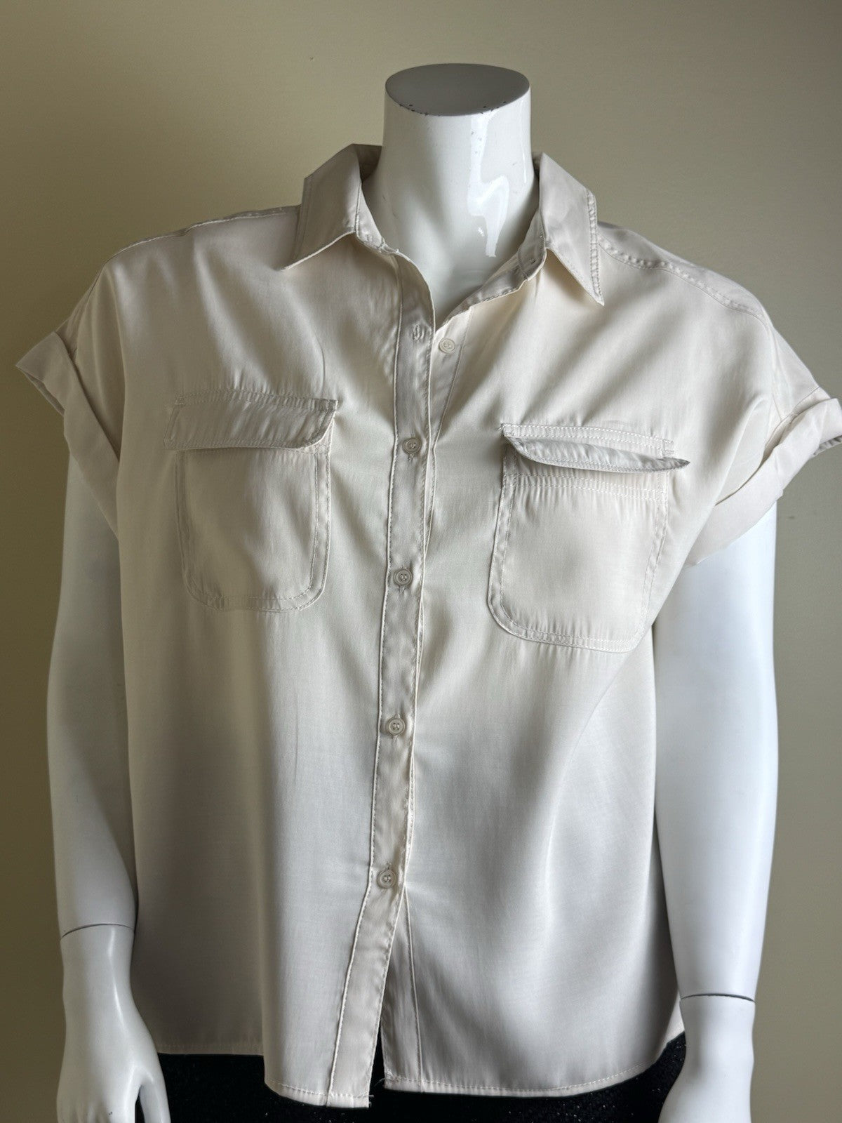 $98 Max Studio Women’s Bottom Up Shirt Size XL.      (B.146)