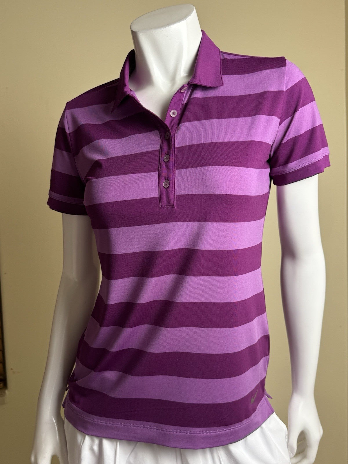 Nike Women’s Golf Shirt Sz S       (B.188)