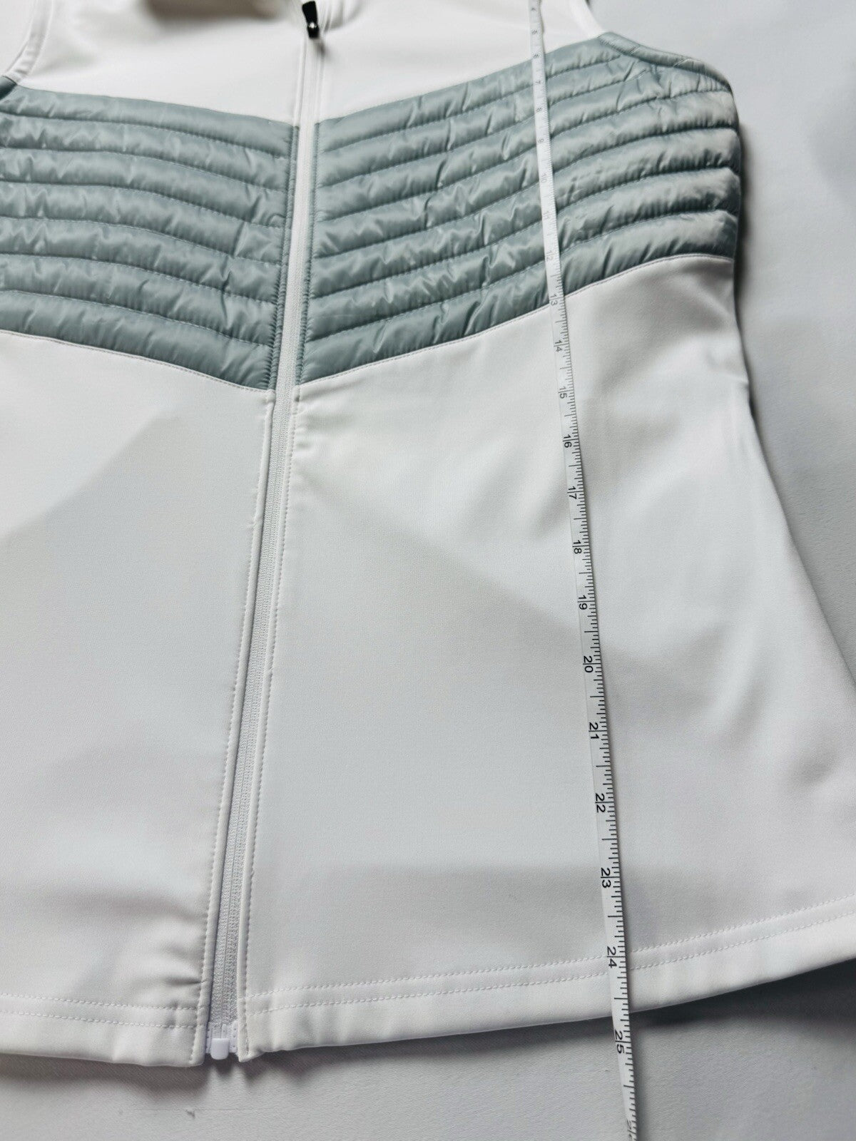 Columbia Women’s Full Zip Vest Sz M. (B.103)