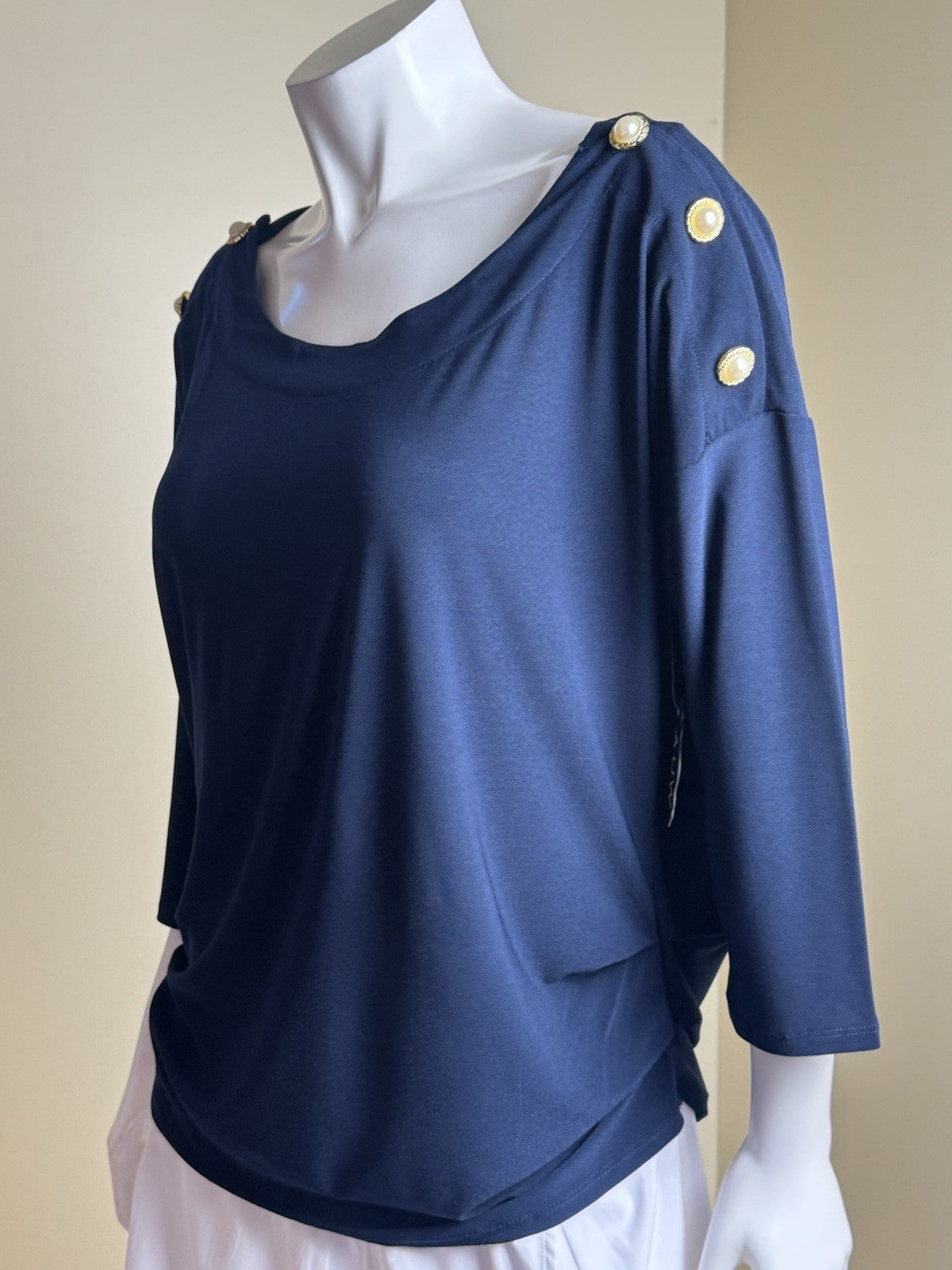 AUW Women’s Pearl Button Navy Blouse Sz L.      (B.187)