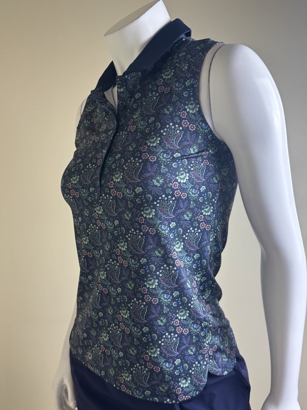 $70 Puma Women’s Golf Shirt Sleeveless Sz XS  (B.156)