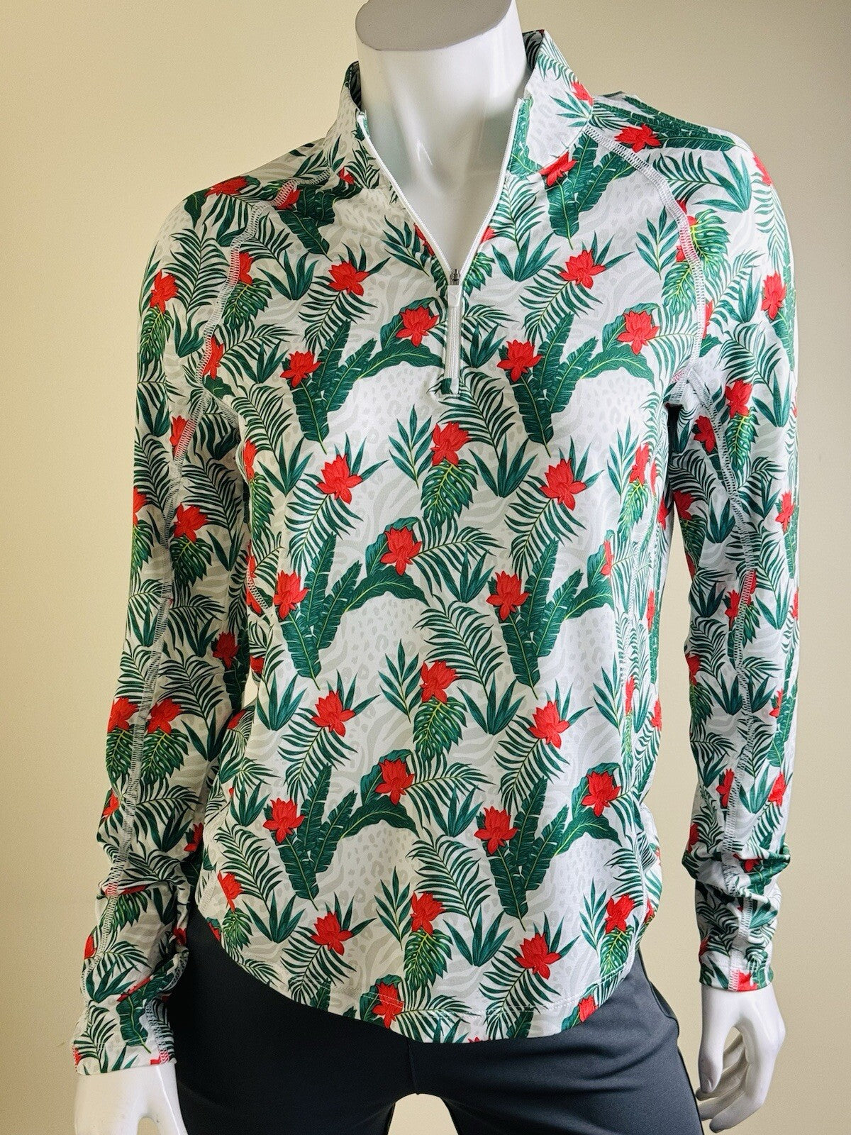 Puma Women's Floral Golf Sweatshirt Size S.   (B.110)