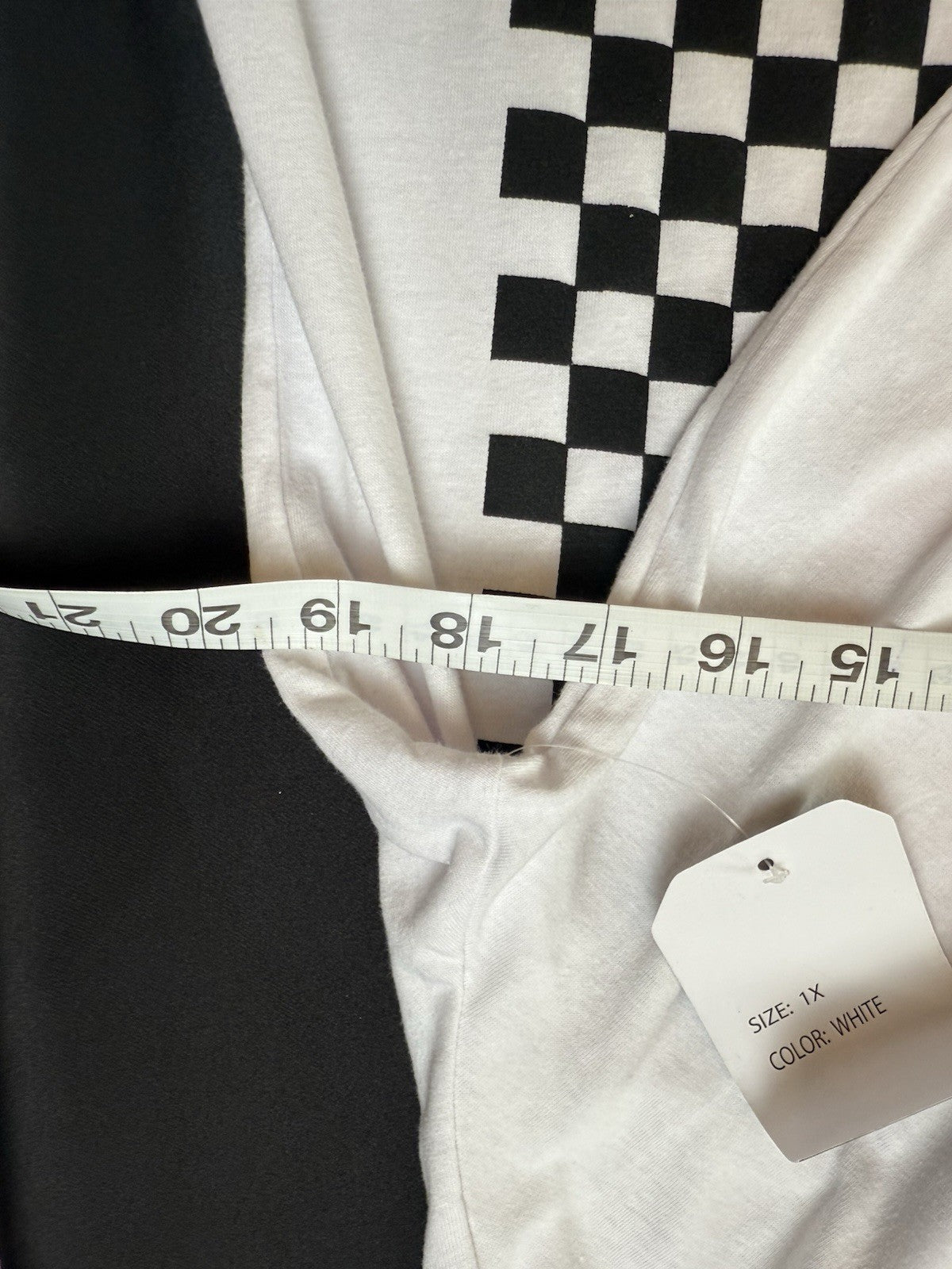 On Fire Women's White T-Shirt Lips Logo Size 1X.  (B.167)