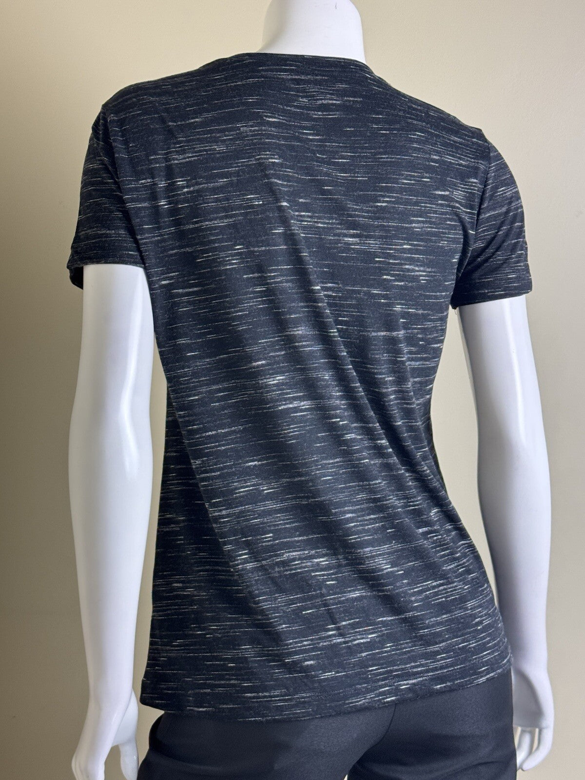 Nike Dri-fit Women’s Golf Shirt Sz M.    (B.135)