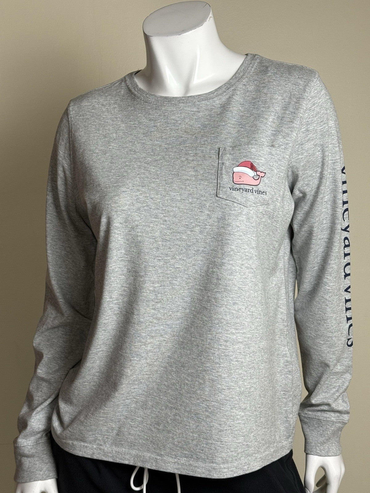 $Vineyard Vines Women’s Santa Whale Sweatshirt Sz S.     (B.194)