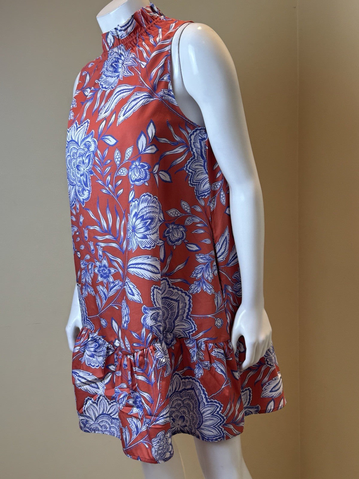 Tyler Boe Women’s Red Floral Dress w/Pockets Size M.     (B.164)