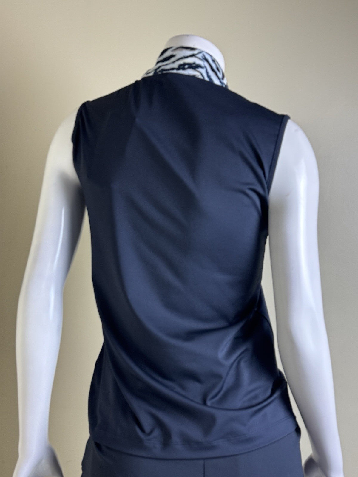 Daily Sports Women’s Golf Shirt Sz S     (B.135)