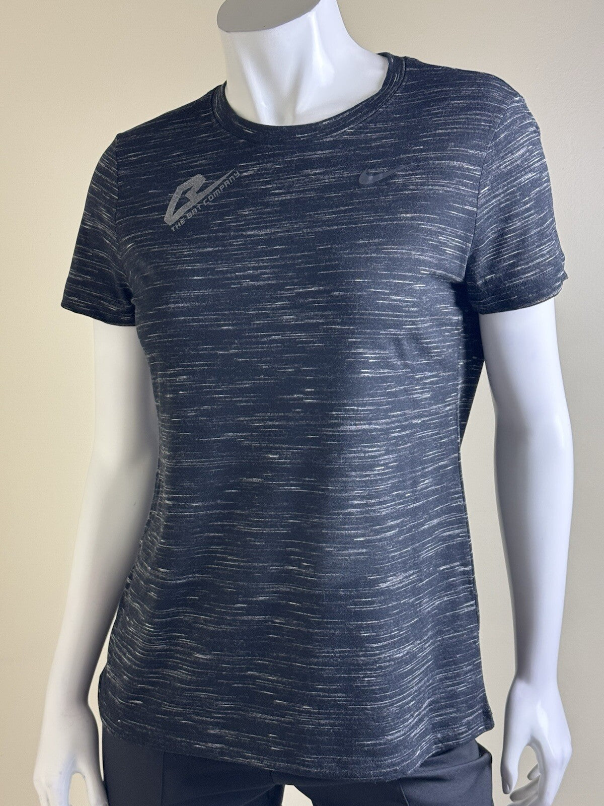 Nike Dri-fit Women’s Golf Shirt Sz M.    (B.135)