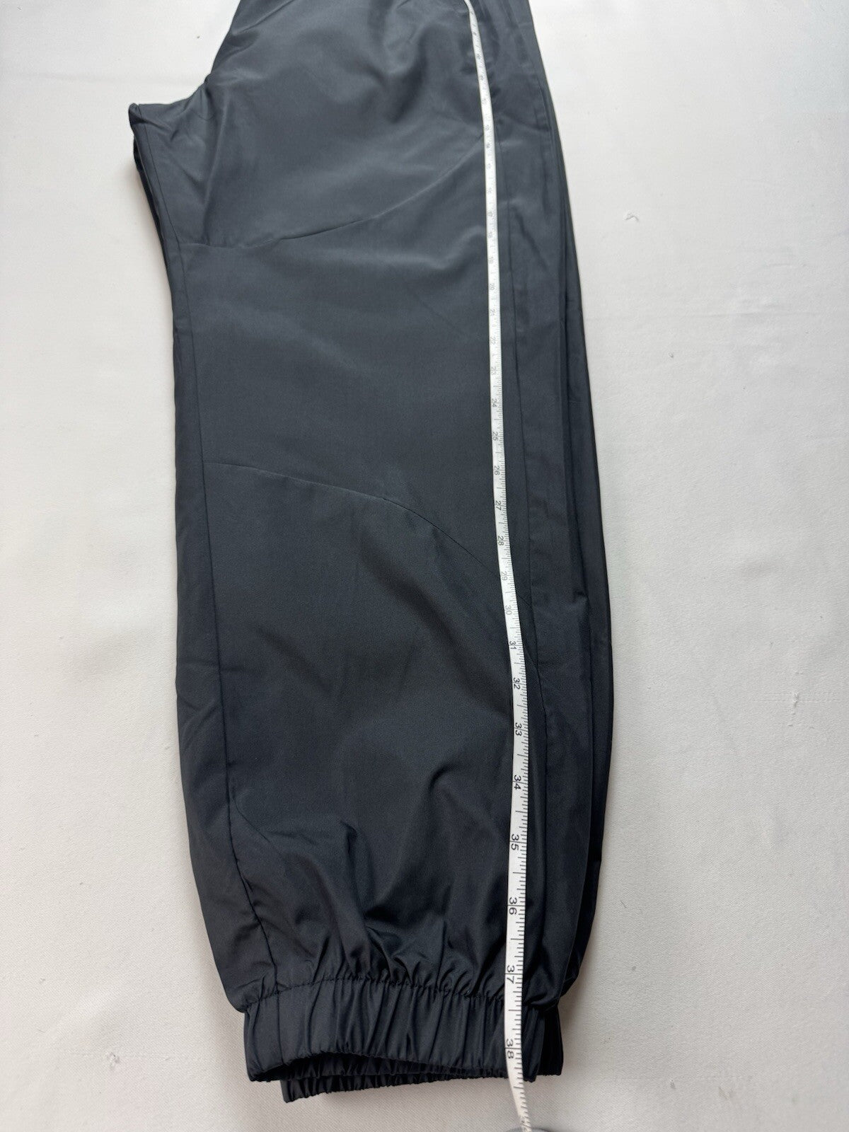 $85 Under Armour Women’s Jogging Pants Size M.   (B.142)