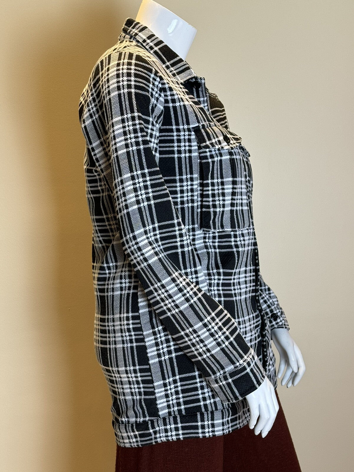Sugar Rain Black White Plaid Button Down Long Sleeves Shirt Sz L. (B.55)