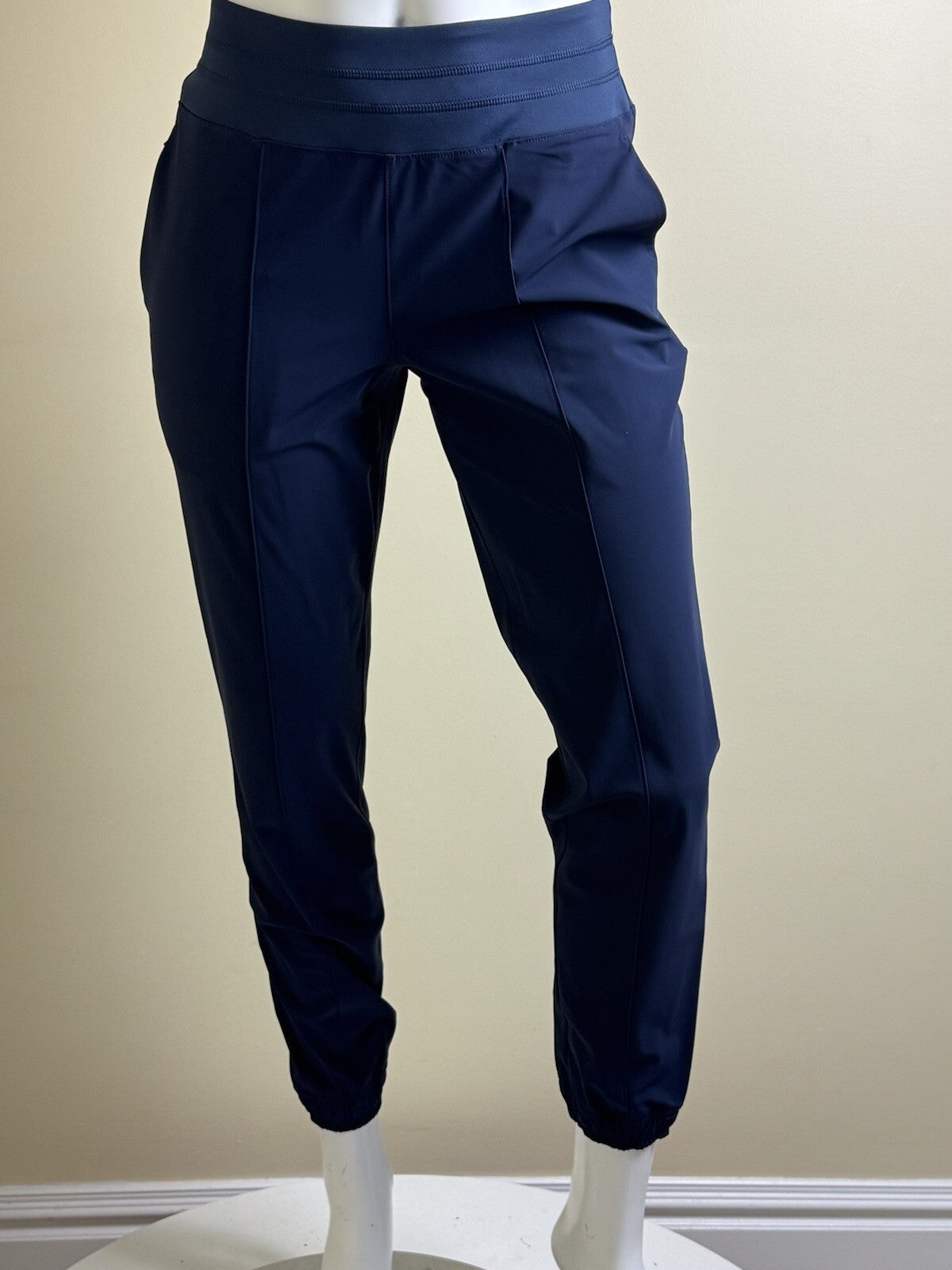 Puma Women’s Golf Pants Sz S.   (B.142)