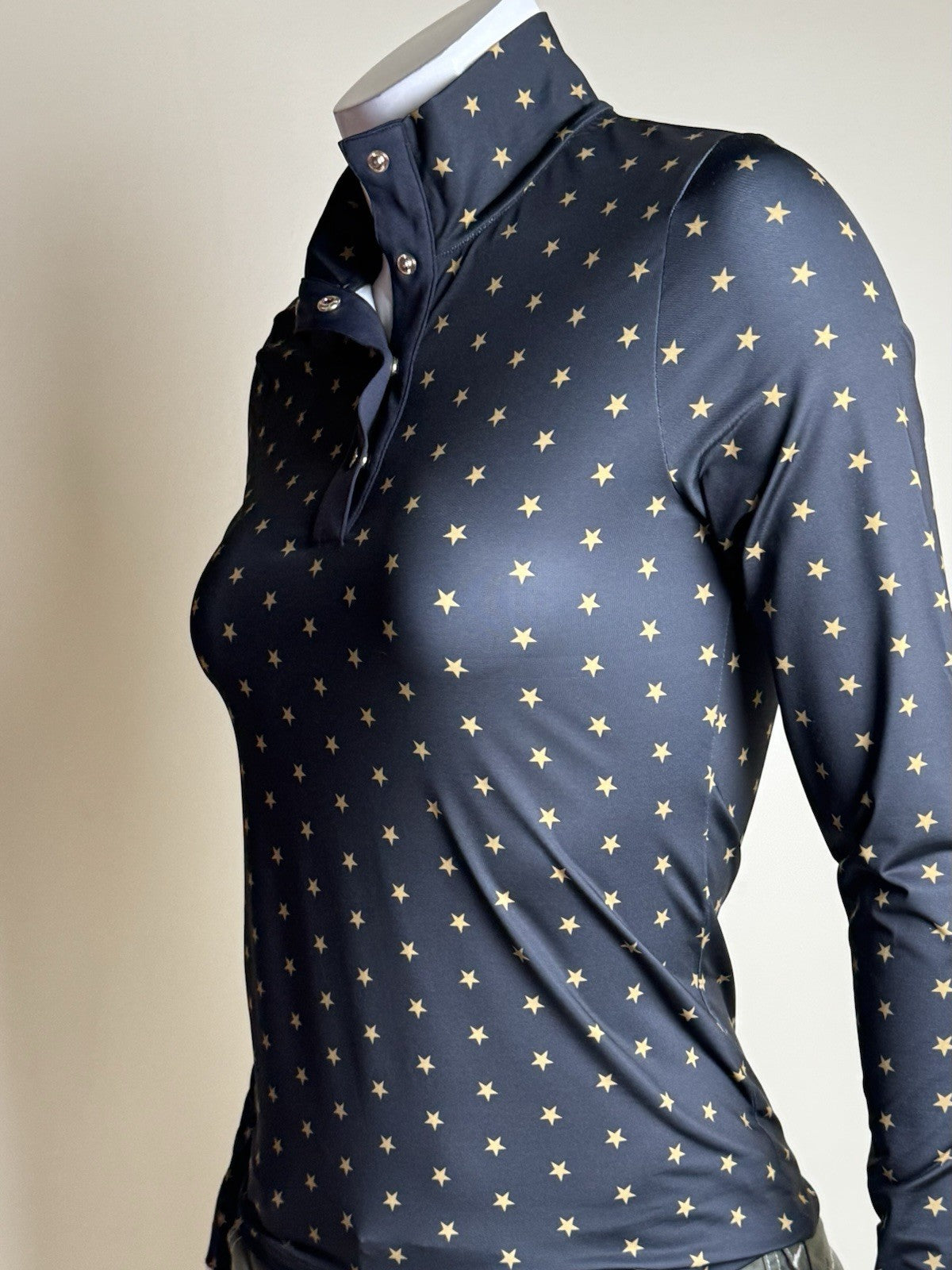$140 Lohla Sport Women’s Golf Sweatshirt Sz S.          (B.157)