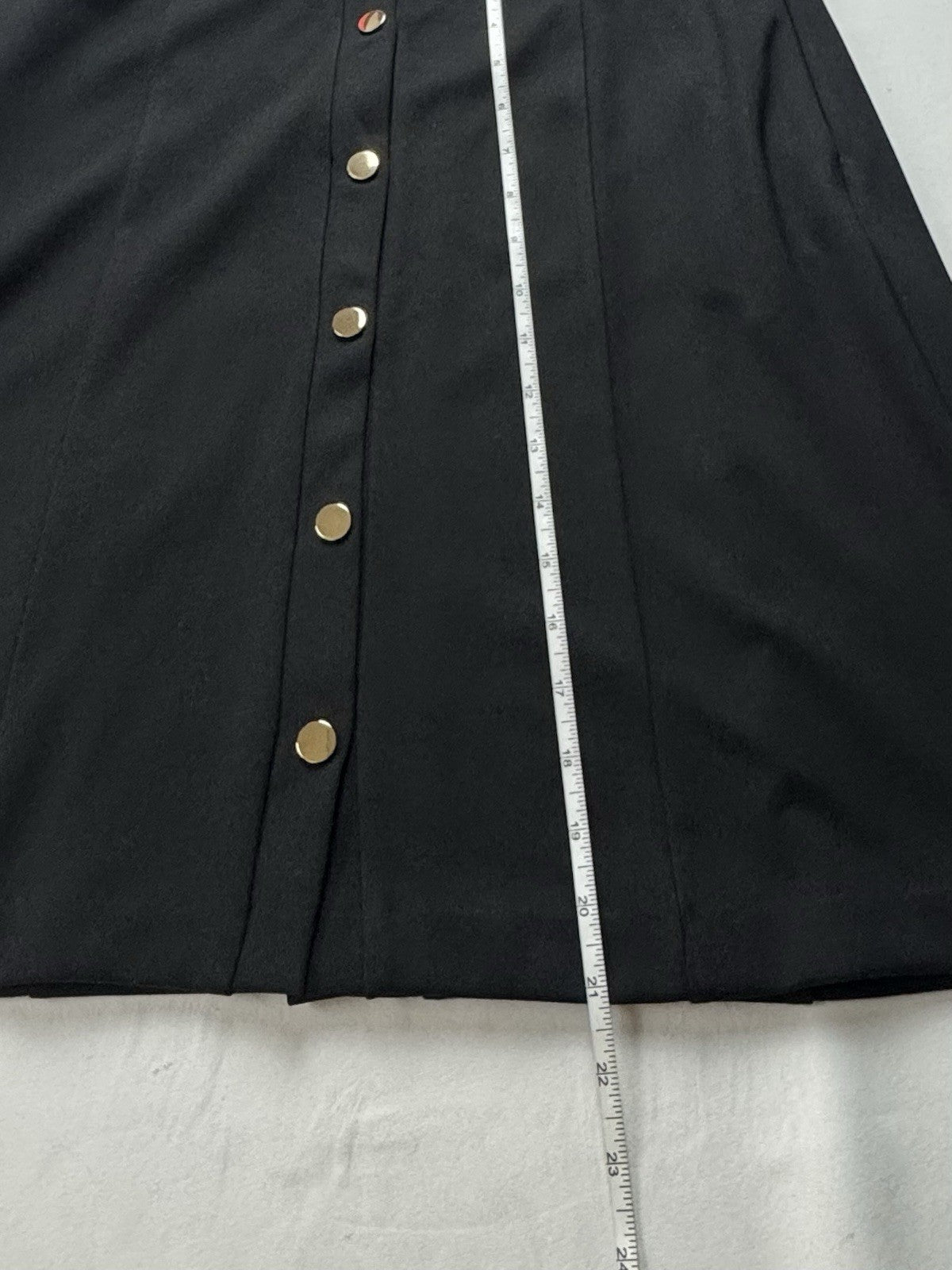 $58 Tahari Women’s Black Button Down Skirt Sz 10.  (B.156)