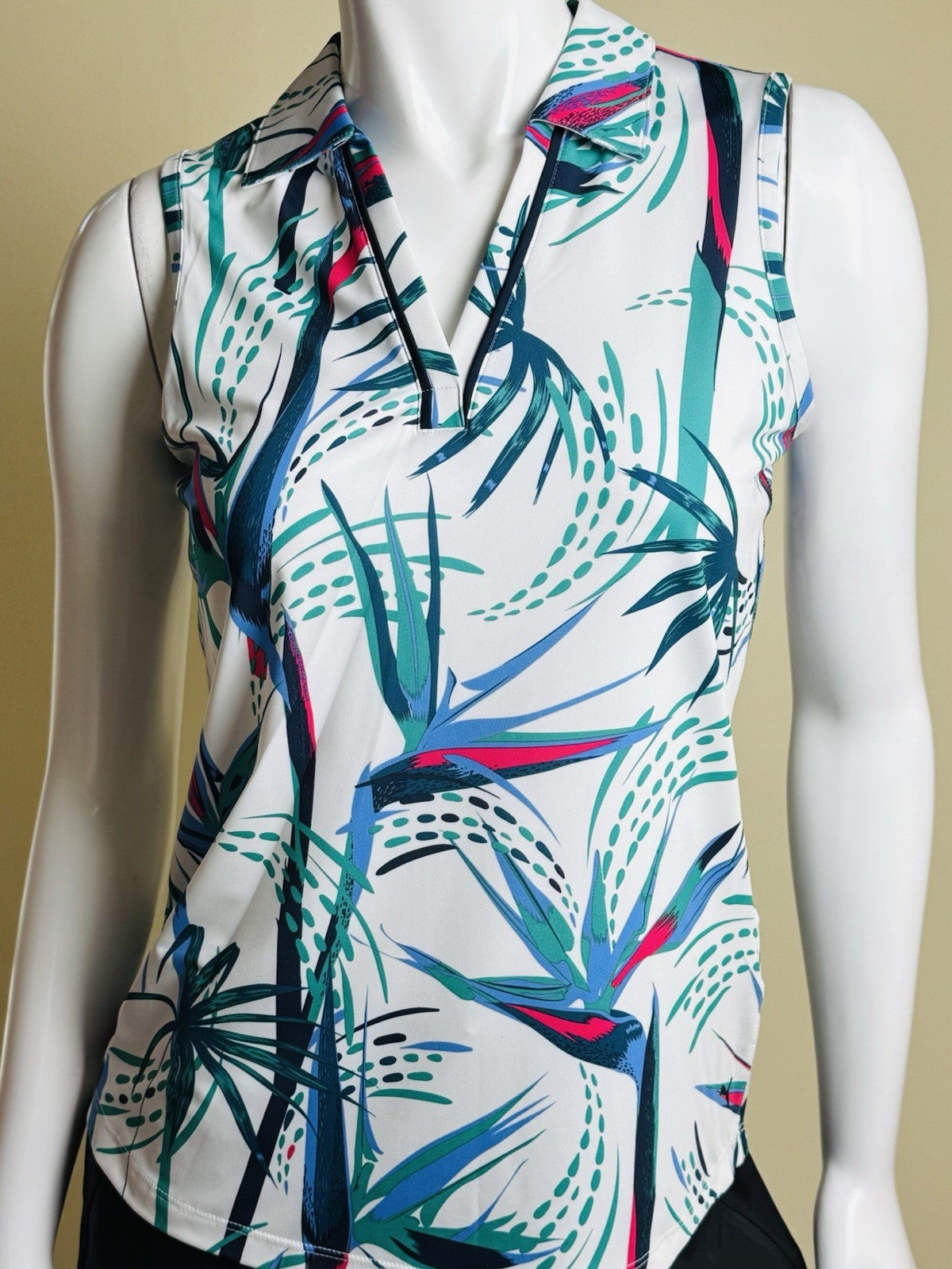 Puma Women’s Golf Shirt Sz S.   (B.185)