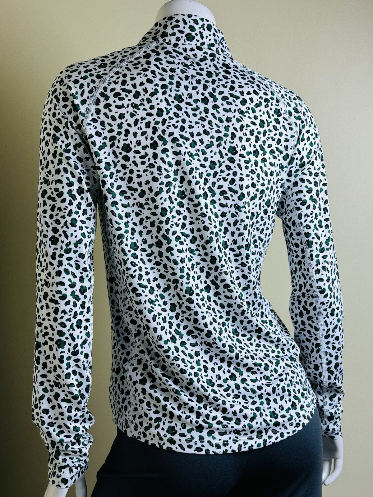 Puma Women's Leopard Print Sweatshirt Size S.   (B.110/2)