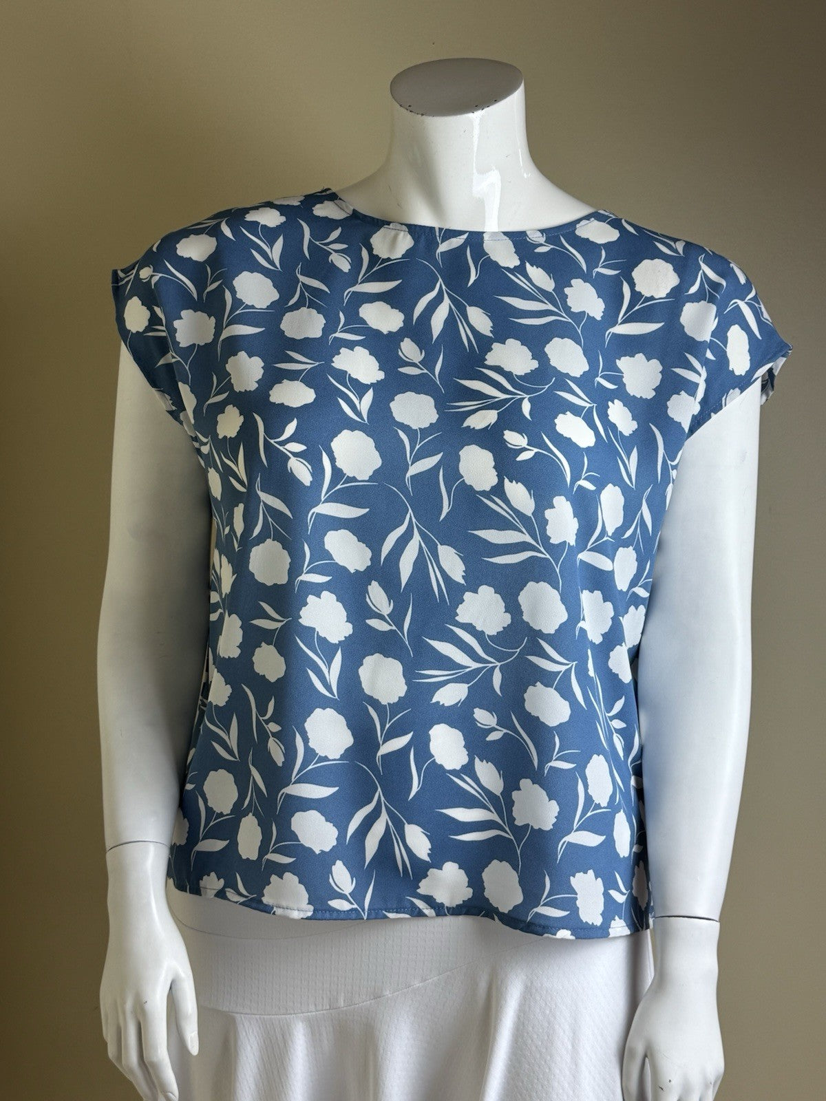 Cooper & Ella Women’s Floral Blouse Sz L.  (B.187)