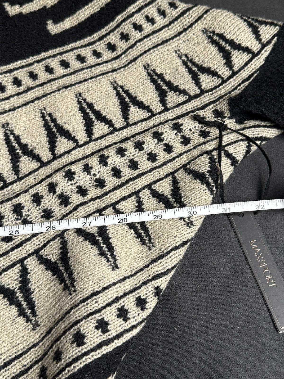 $268 Max Sport Poncho Black/Ivory Sz S/M.      (B.144/1)