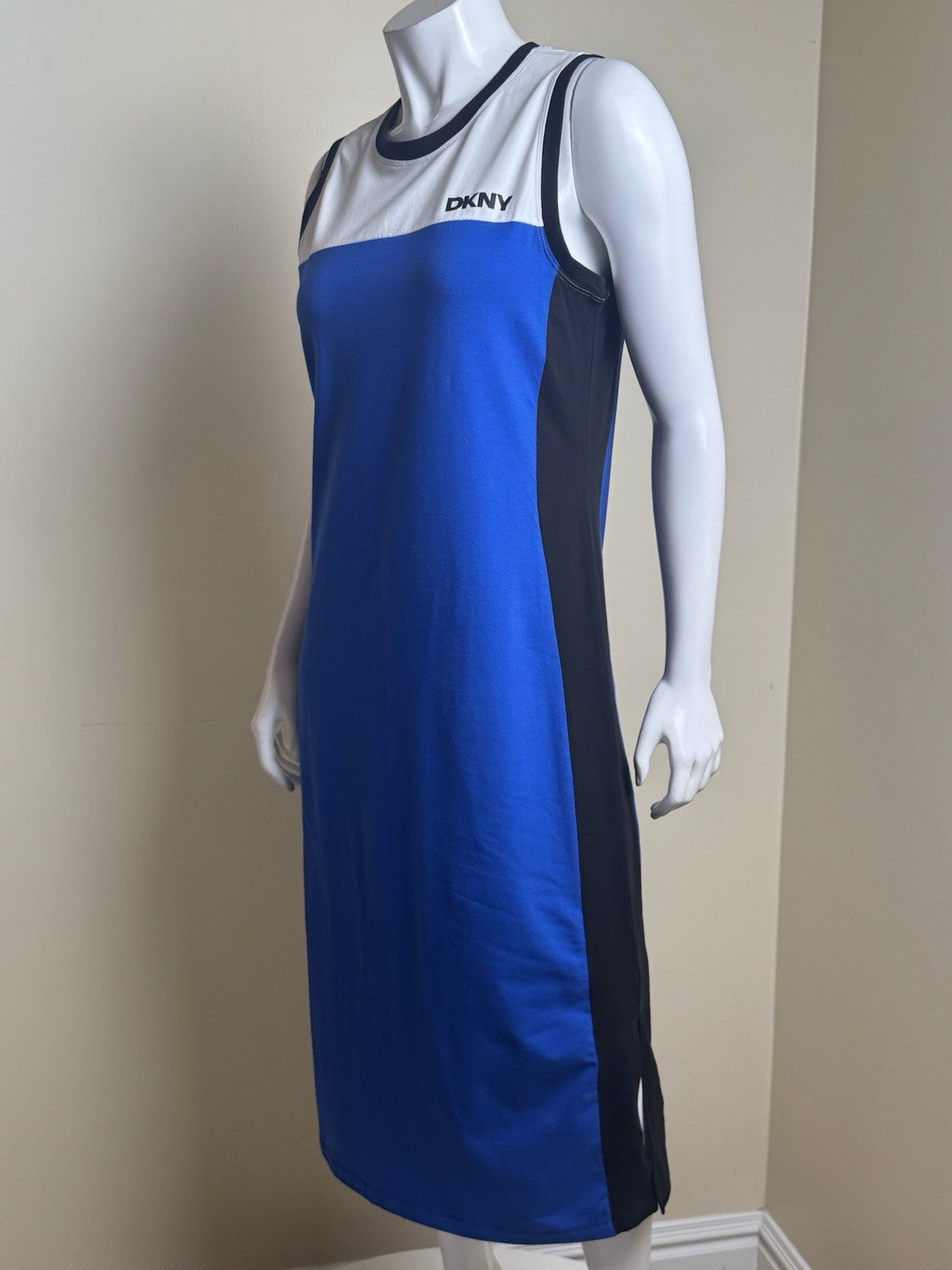 $59 DKNY Women’s Long Bodycon Dress Sz M.    (B.082)