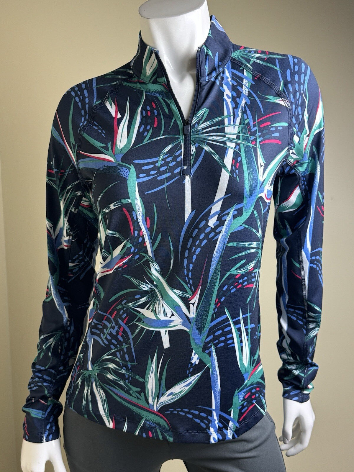 Puma Women's Golf Sweatshirt Size S.   (B.111)