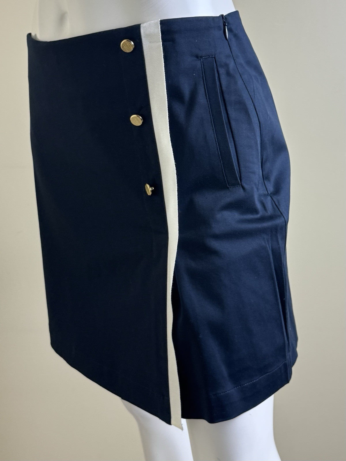 FIA Green California Women’s Navy Skort Skirt Sz M.    (B.160)