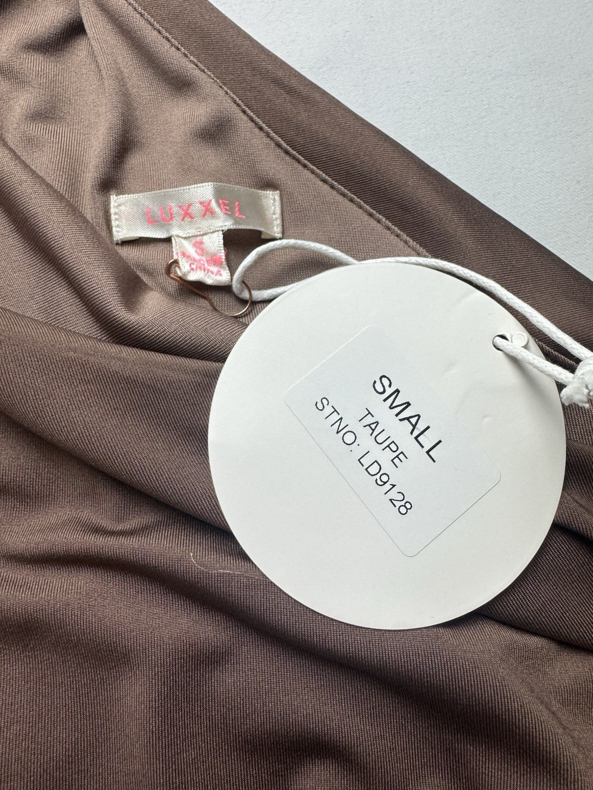 Luxxel Women’s Blouson Brown Dress Sz S.  (B.154/1)