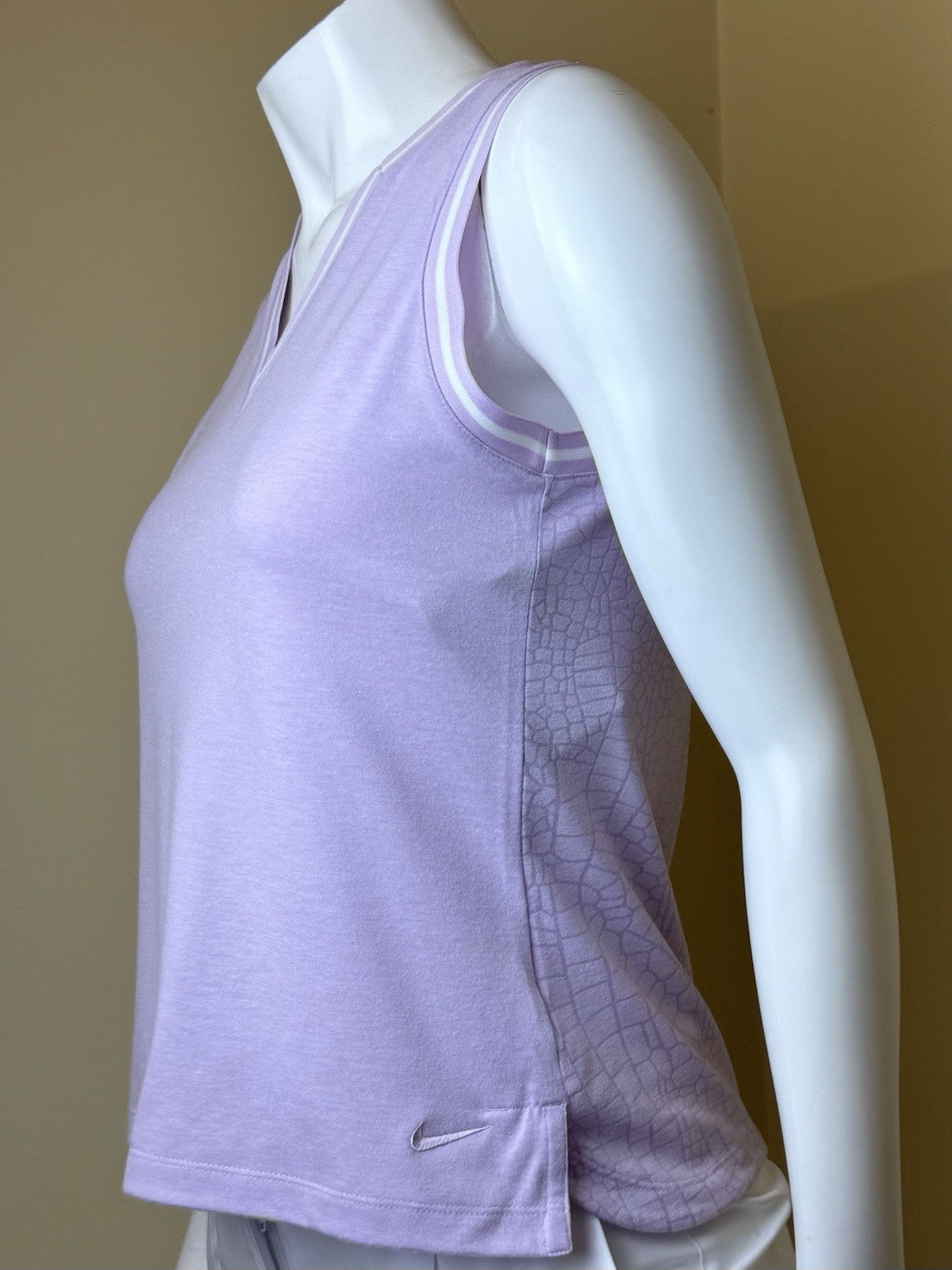 $50 Nike Women’s Top Golf Sleeveless Shirt Sz S.       (B.161)