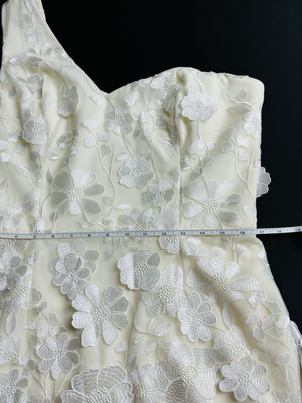 Dress The Population Off White Lace Floral Dress Size XL One Shoulder. (B.87)