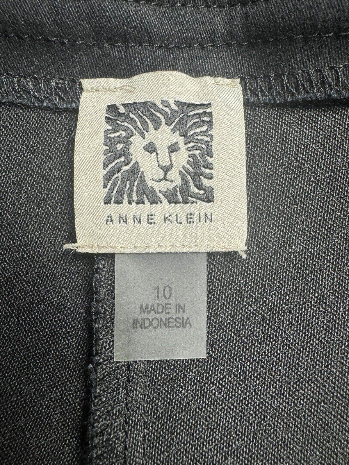 $89 ANNE KLEIN Women’s Black Pants Sz 10. (B.89)