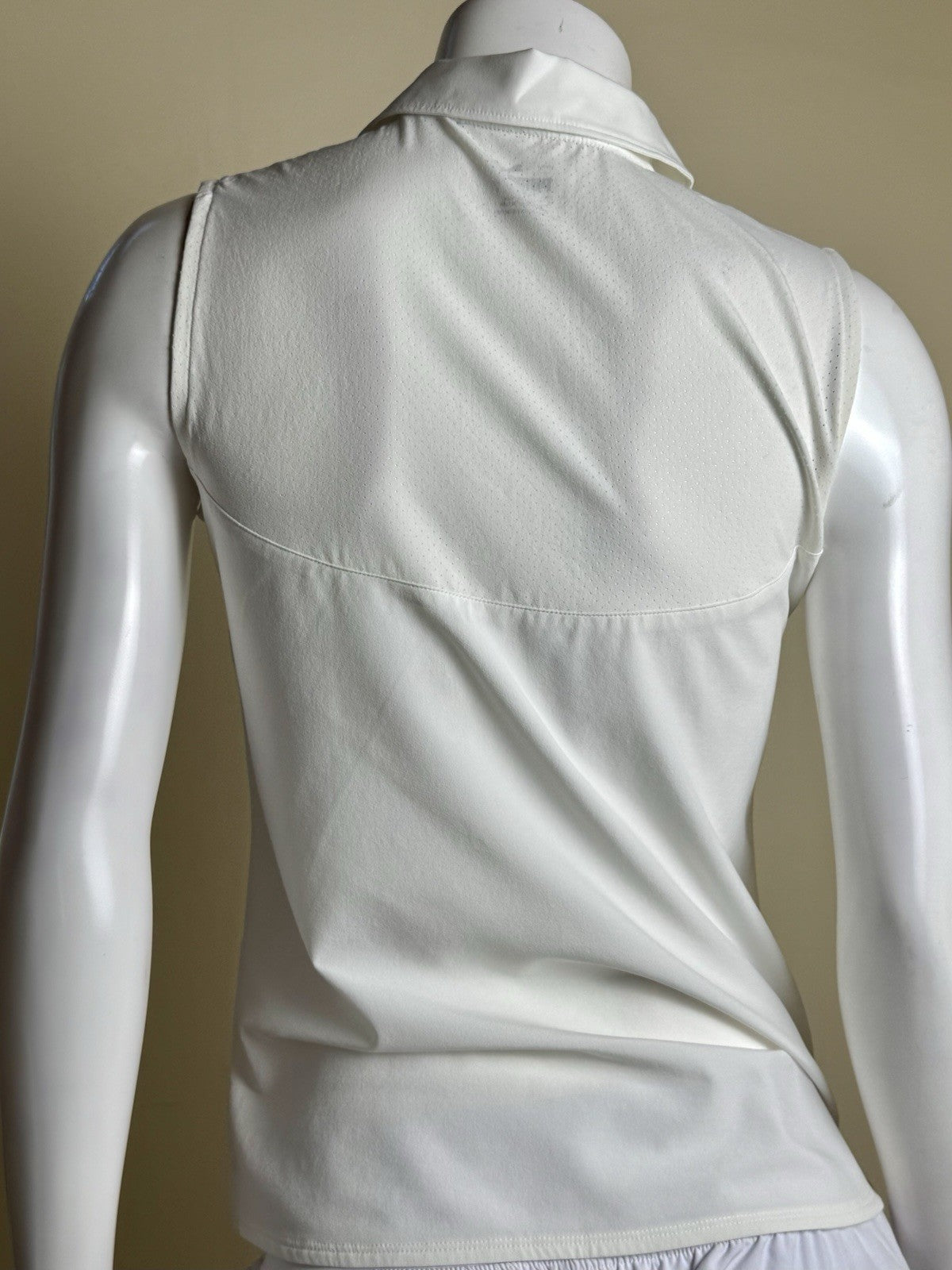 Puma Women’s Golf Shirt Sz S.   (B.188)