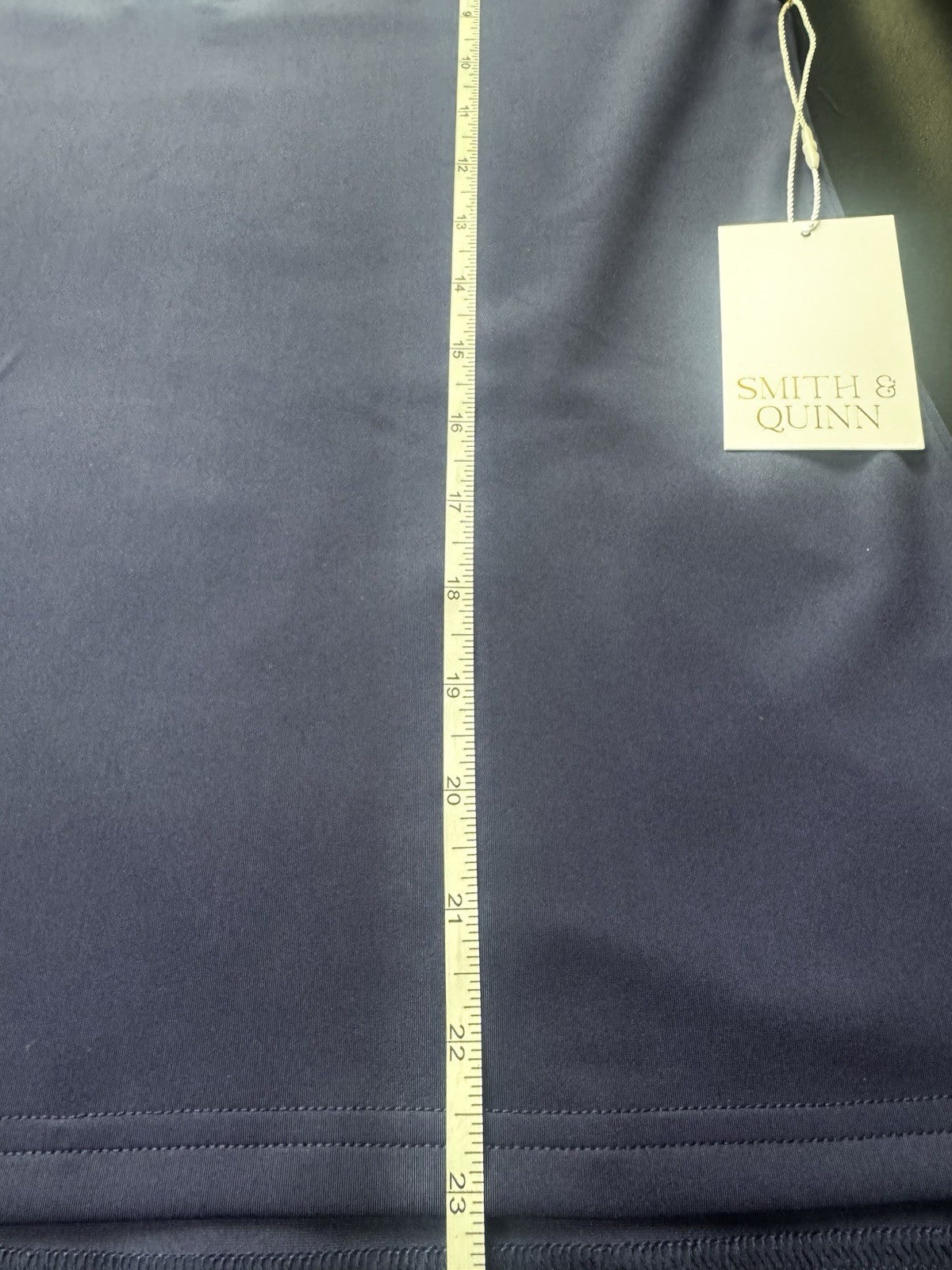 Smith & Quinn Women’s Golf Shirt Size L.      (B.159)