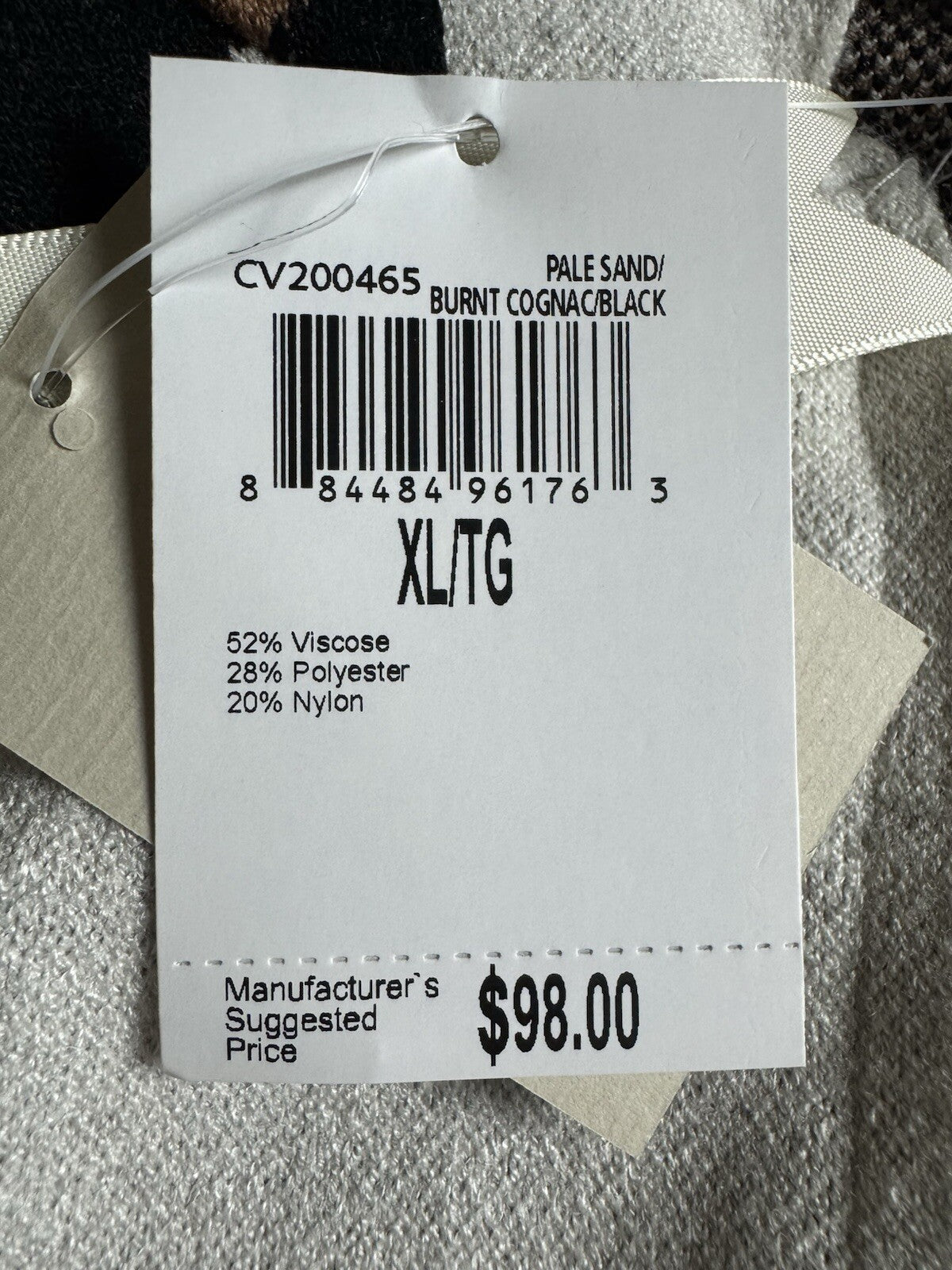 $98 Carmen Marc Valvo Hooded Zip Knit Poncho Size XL.  (B.125)