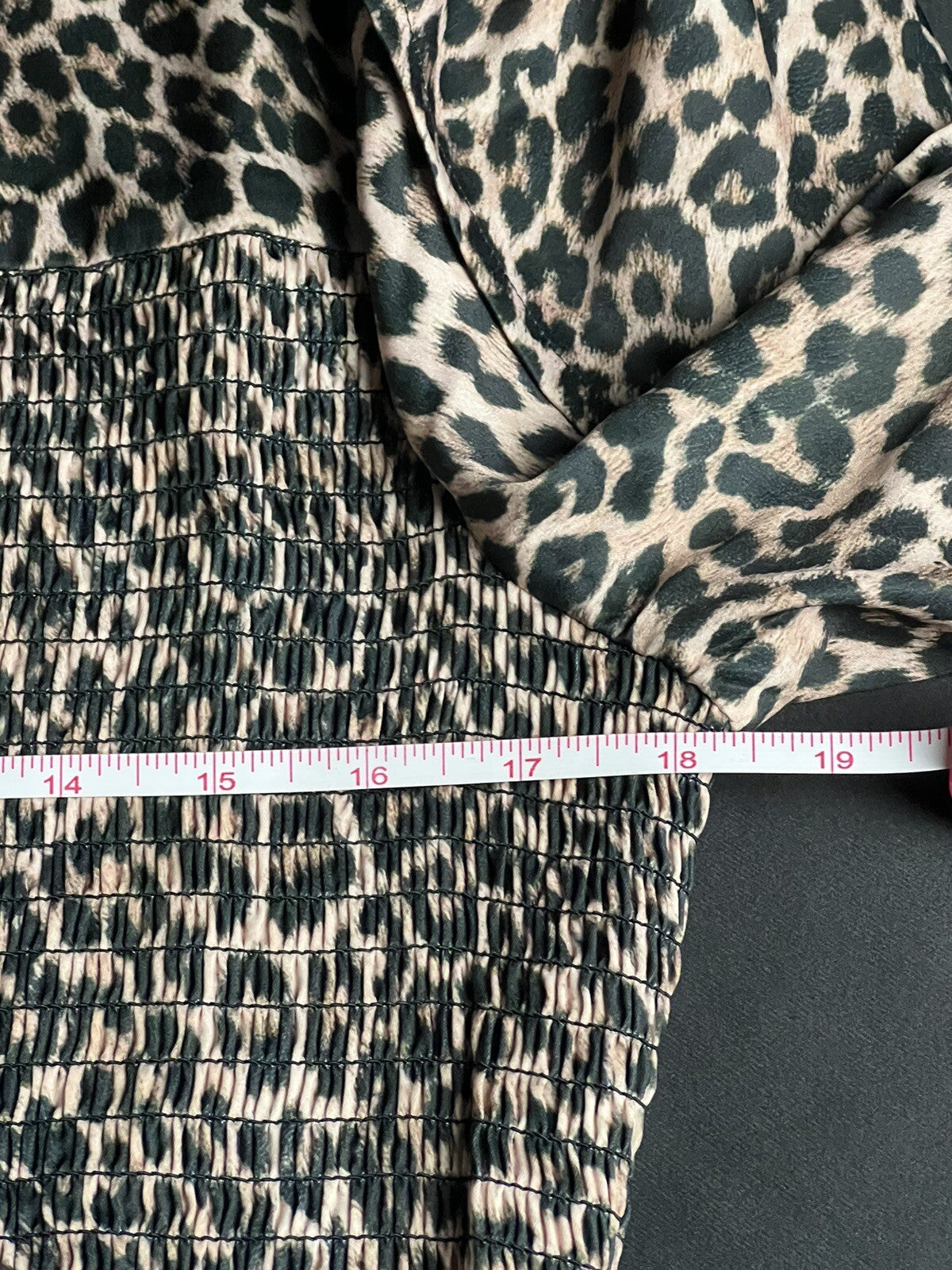 Joe’s Jean Women’s Leopard Blouse Stretchy Top  Size L.  (51)