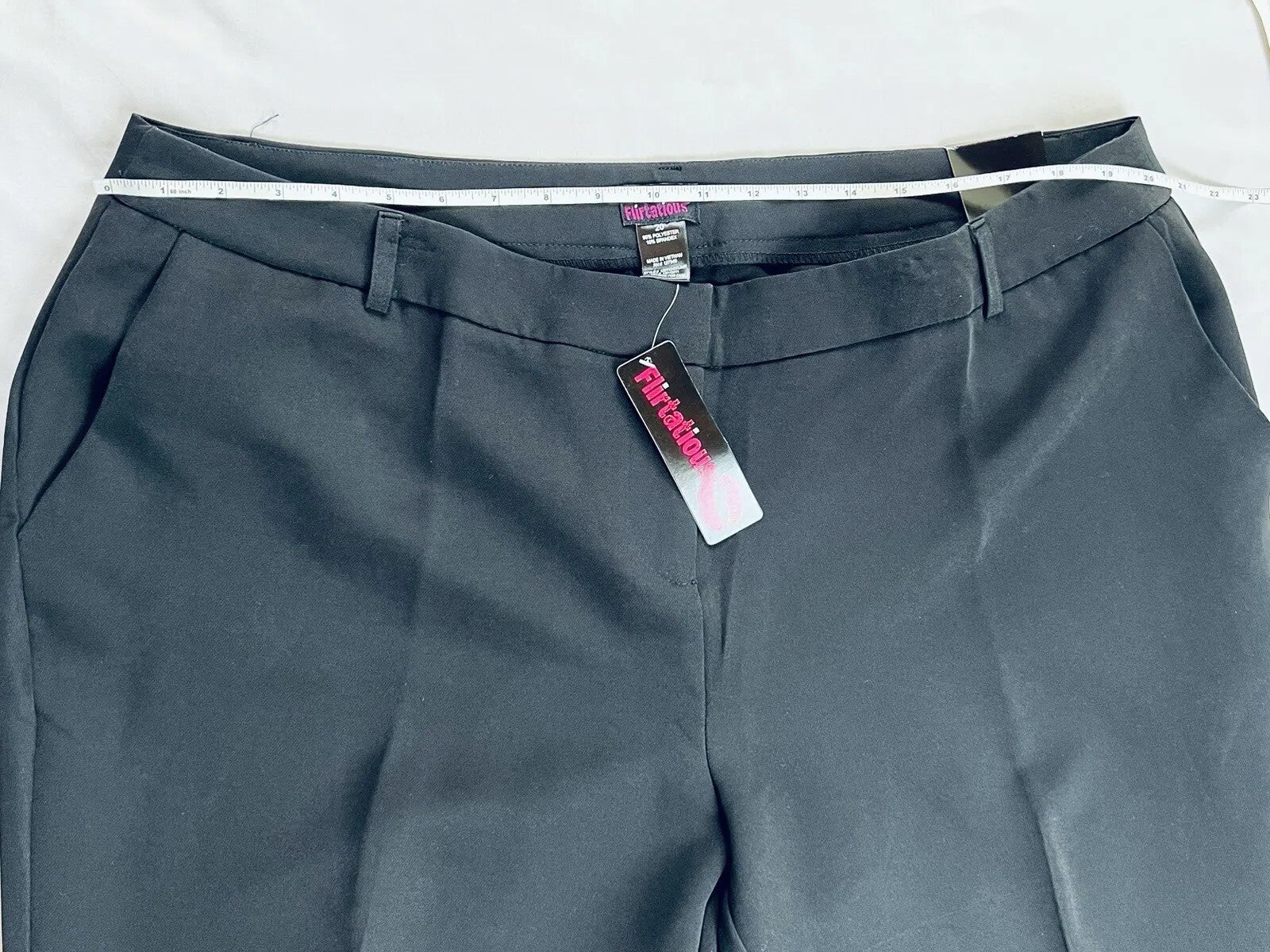 Flirtatious Women’s Black Capri Pants Sz 20