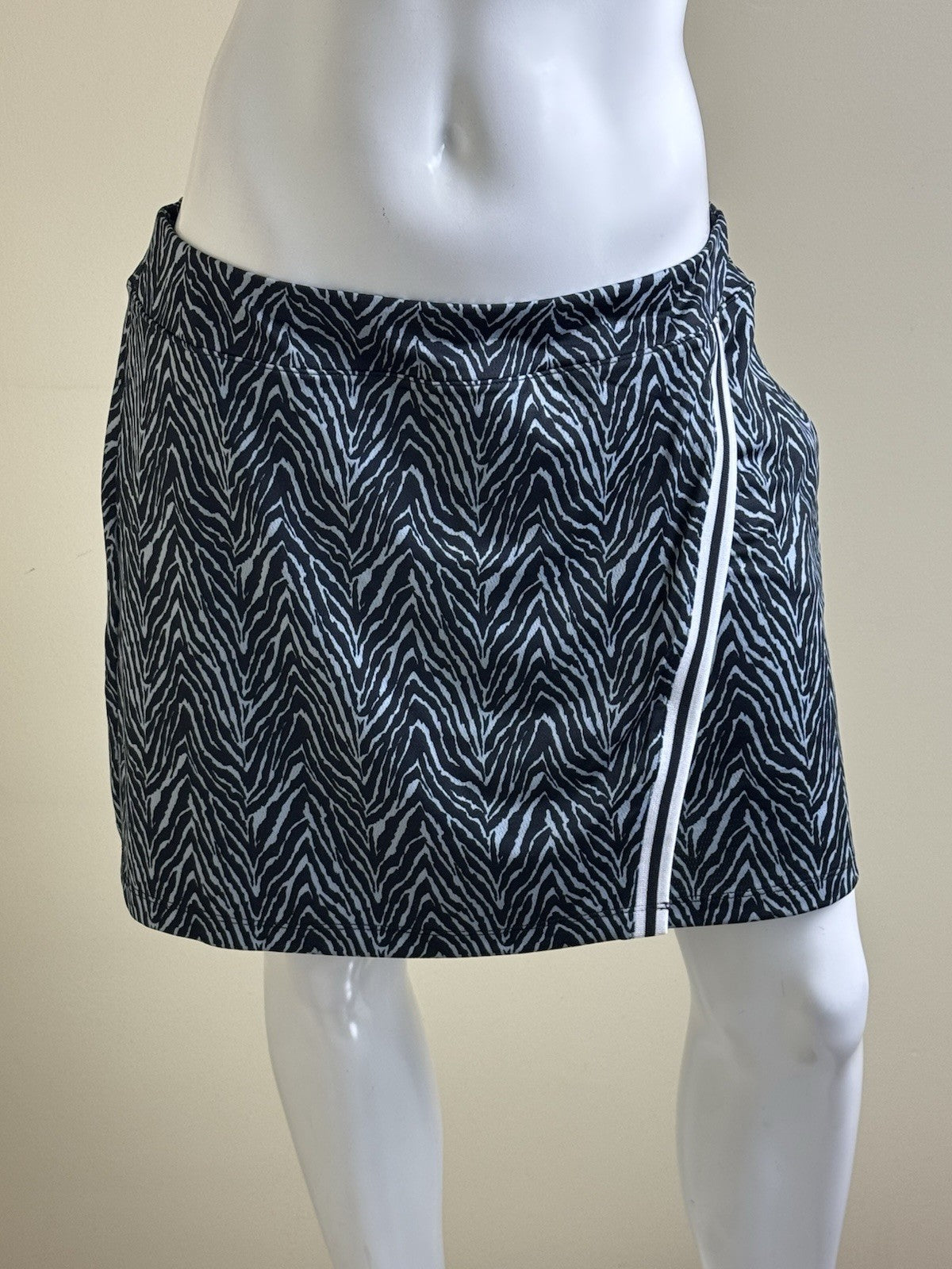 Sport Haley Women’s Golf Skirt Skort Sz L.      (B.145)