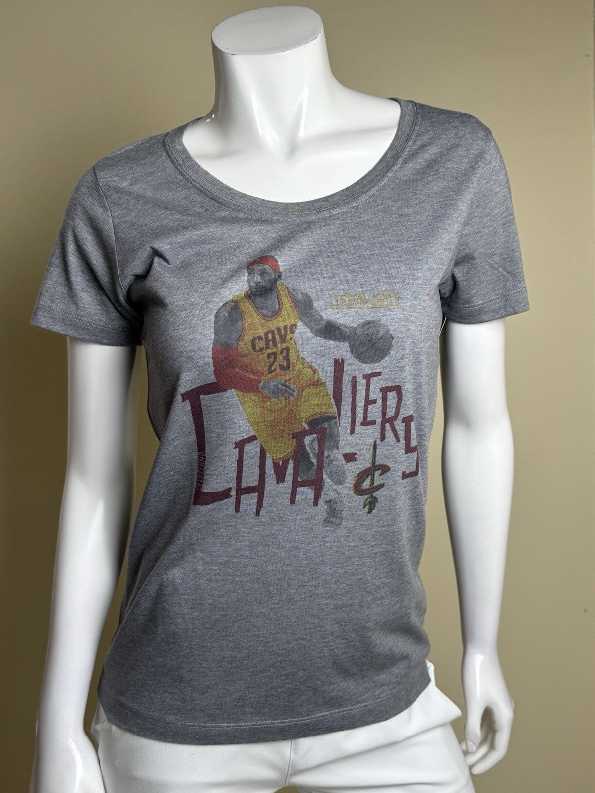 LeverWear Women's Cavaliers Logo shirt Sz M   (B.170)