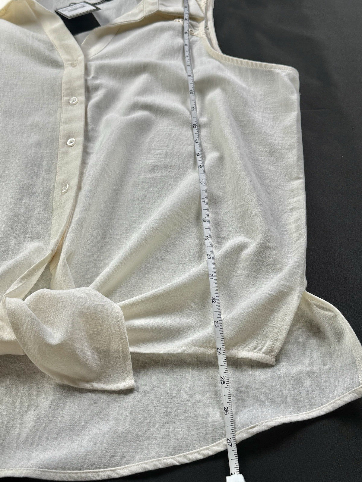 $89 Adrianna Papell Ivory Blouse Sz L.       (B.181)
