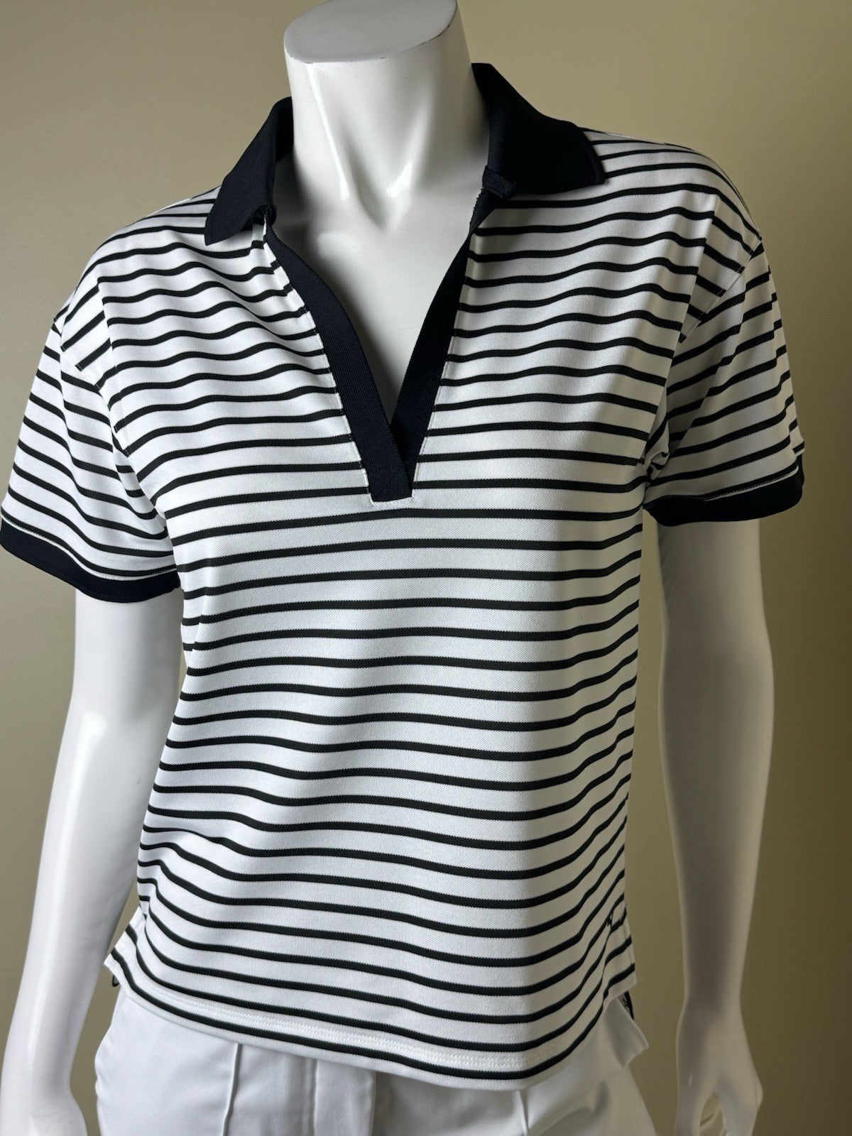 Puma Women’s Golf Shirt Sz S.   (B.162)