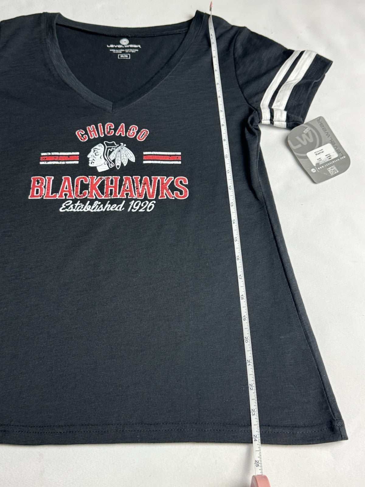 LeverWear Women's Chicago Blackhawks Logo shirt Sz M   (B.170)