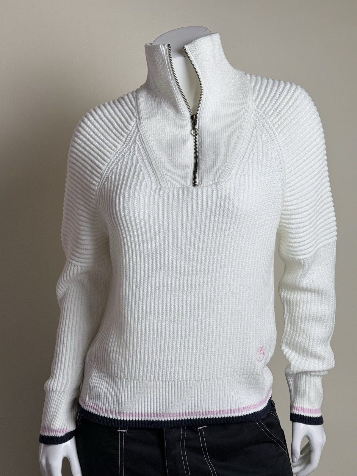 Puma Women's Golf Sweater Size S.   (B.097)