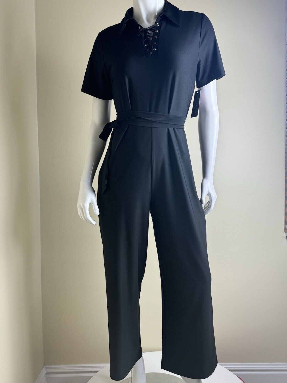 $108 SHARAGANO Women’s Short Sleeve Jumpsuit Sz 10. (B.79)