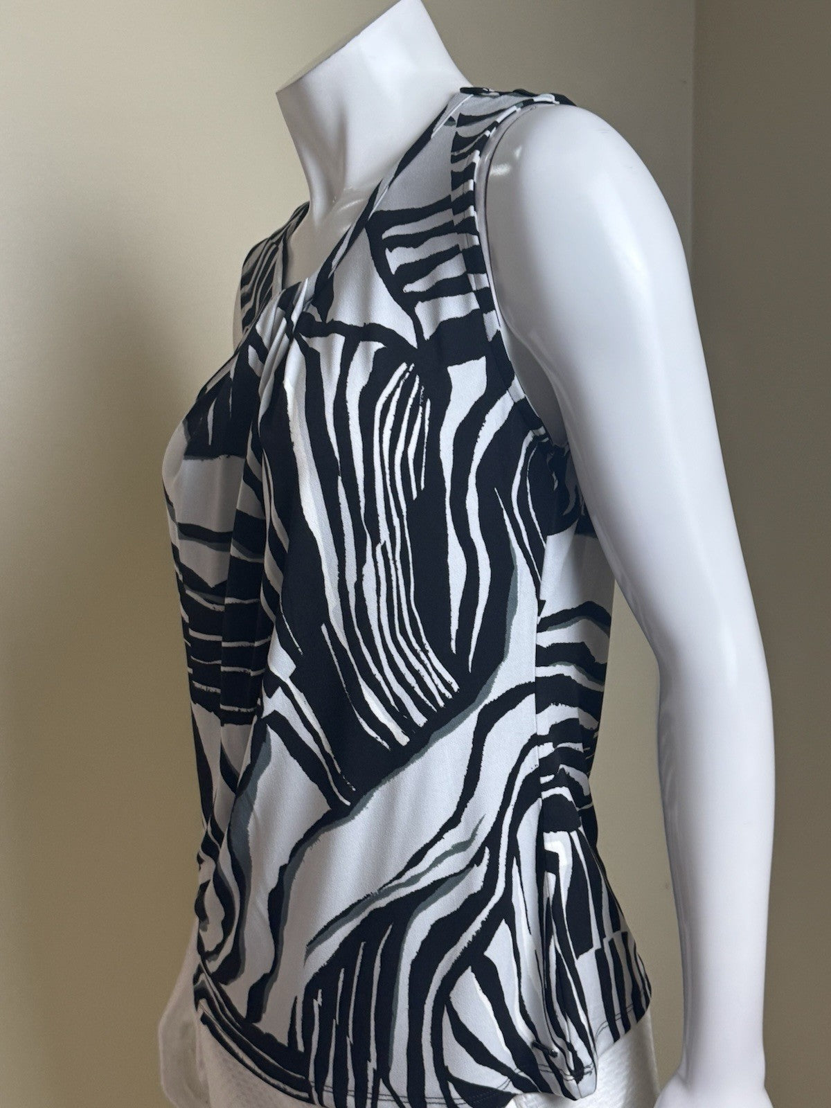 $49 DKNY Women's Black And White Blouse Sz M. (B.175)