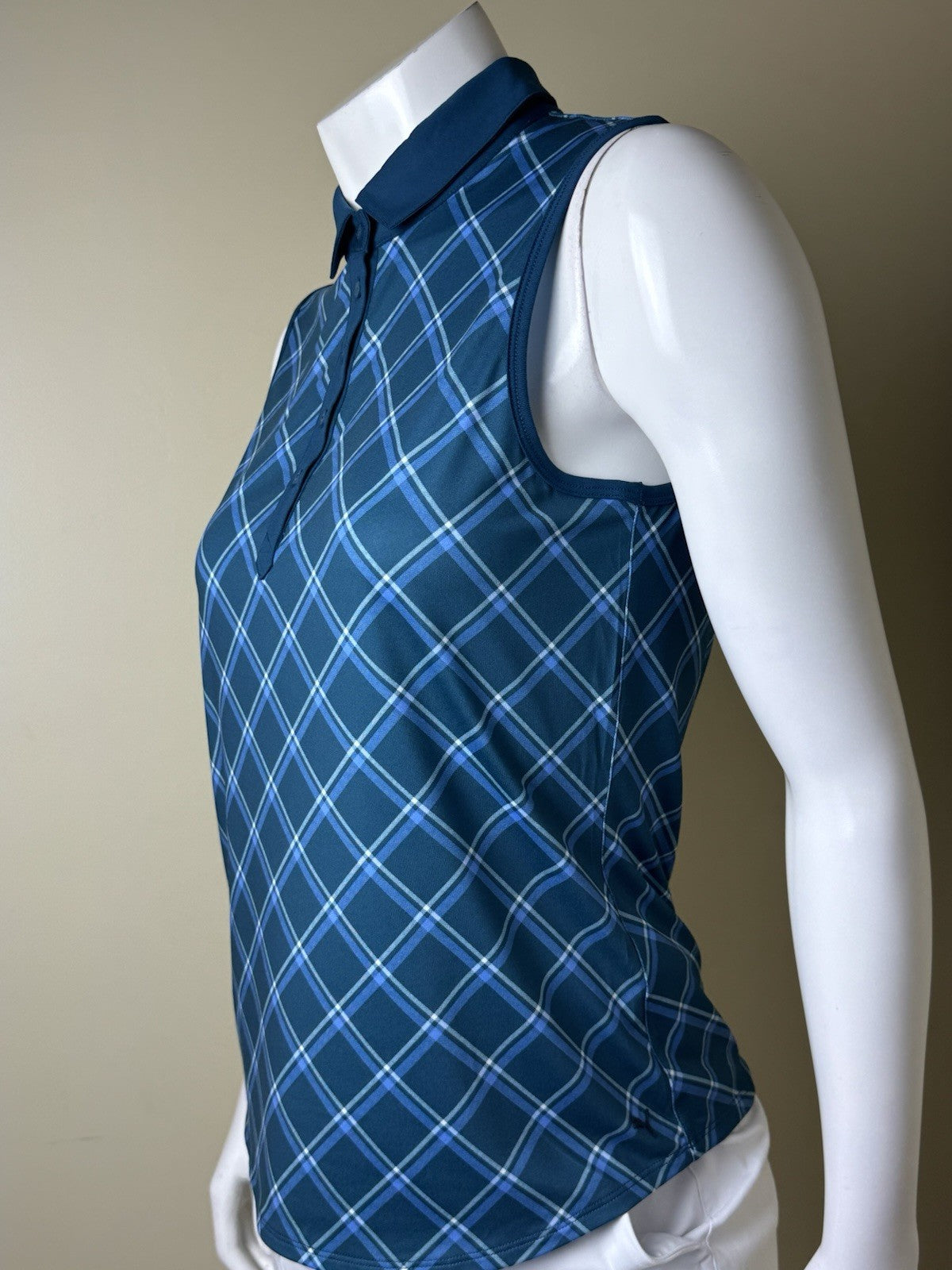 Puma Women’s Golf Shirt Sz S.   (B.162)