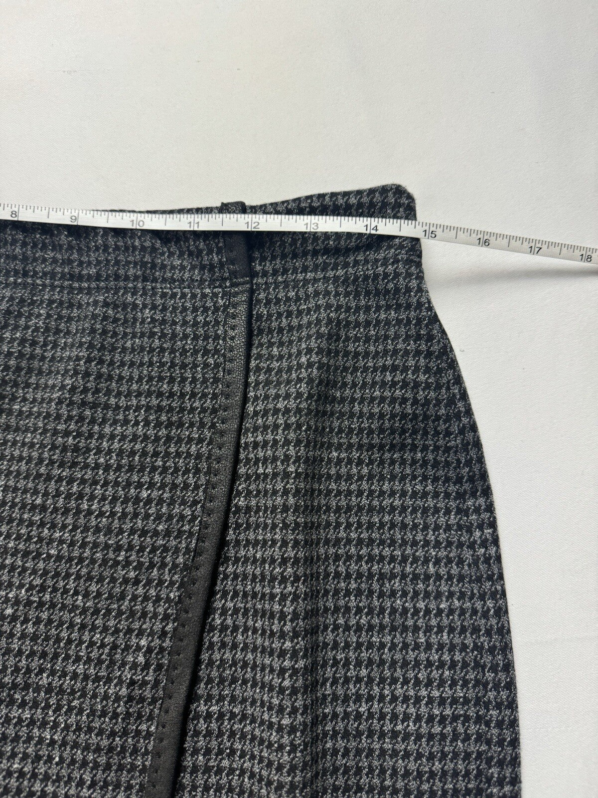 $118 Max Studio Women’s Straight &Pencil Skirt Sz M.      (B.118)