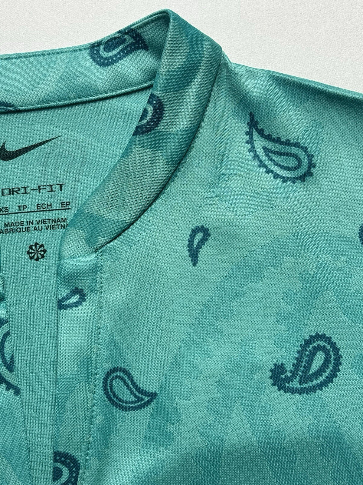 $65 Nike Women’s Top Golf Shirt Sz XS (B.72)