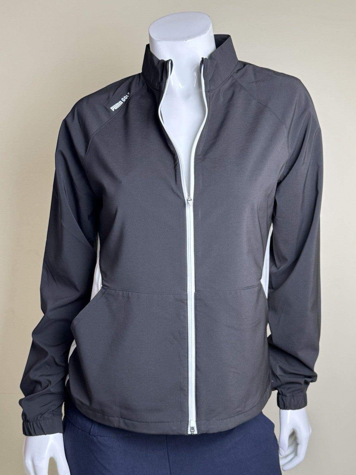 PUMA Women's White with Black Jacket Pockets Sz S.       (B.150/1)