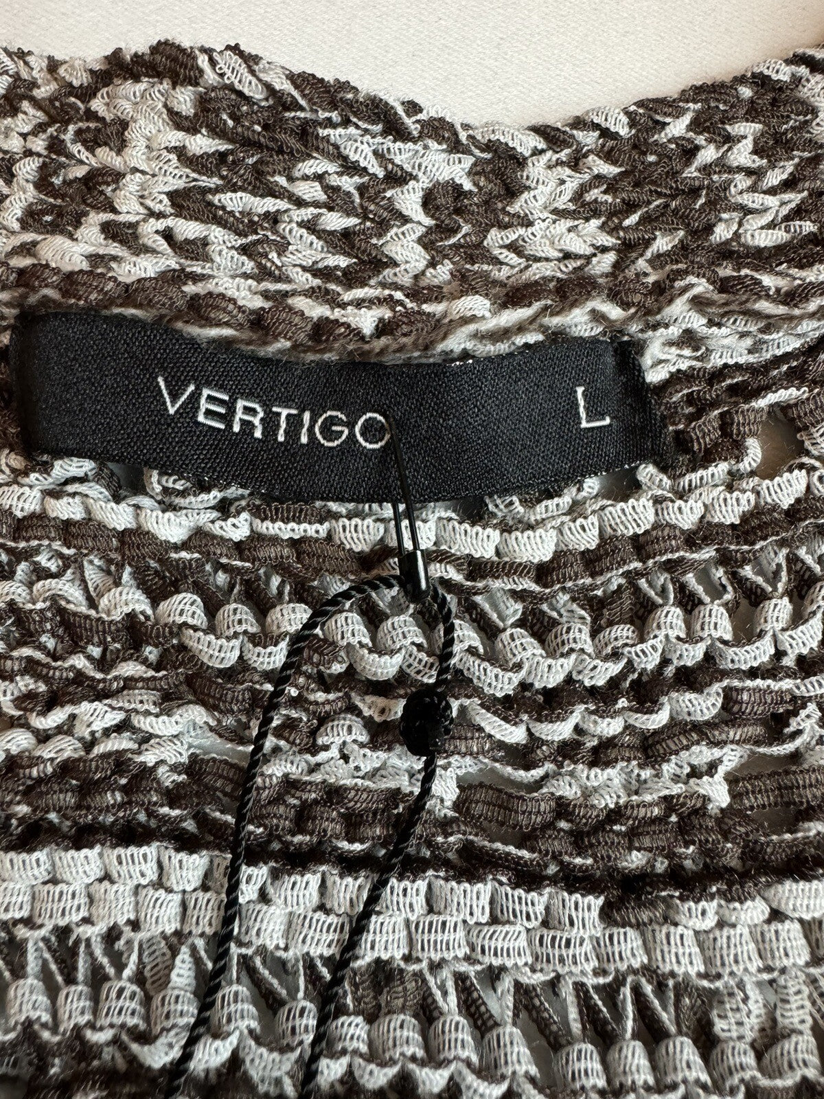 $180 VERTIGO Women’s Knit Cardigan Sz L.      (B.63)