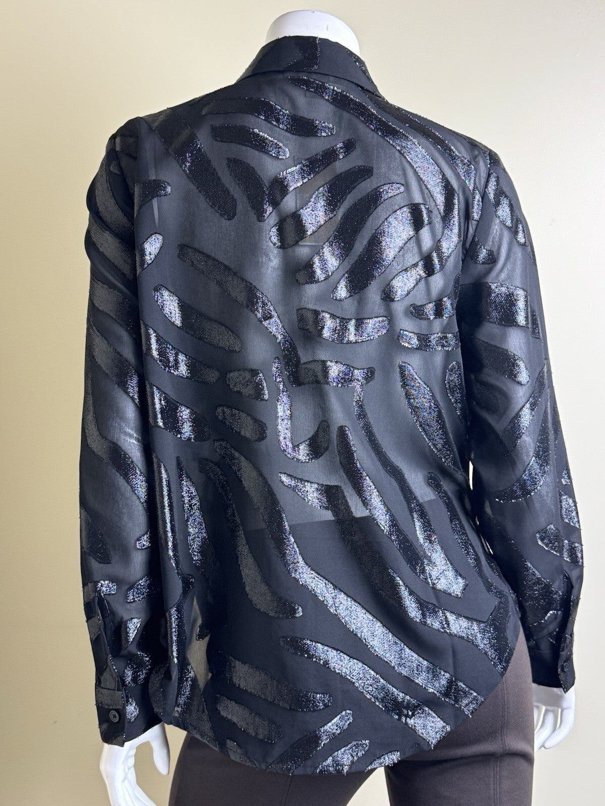 $110 Michael Kors Women’s Long Sleeve Shirt Sz M.  (B.141)