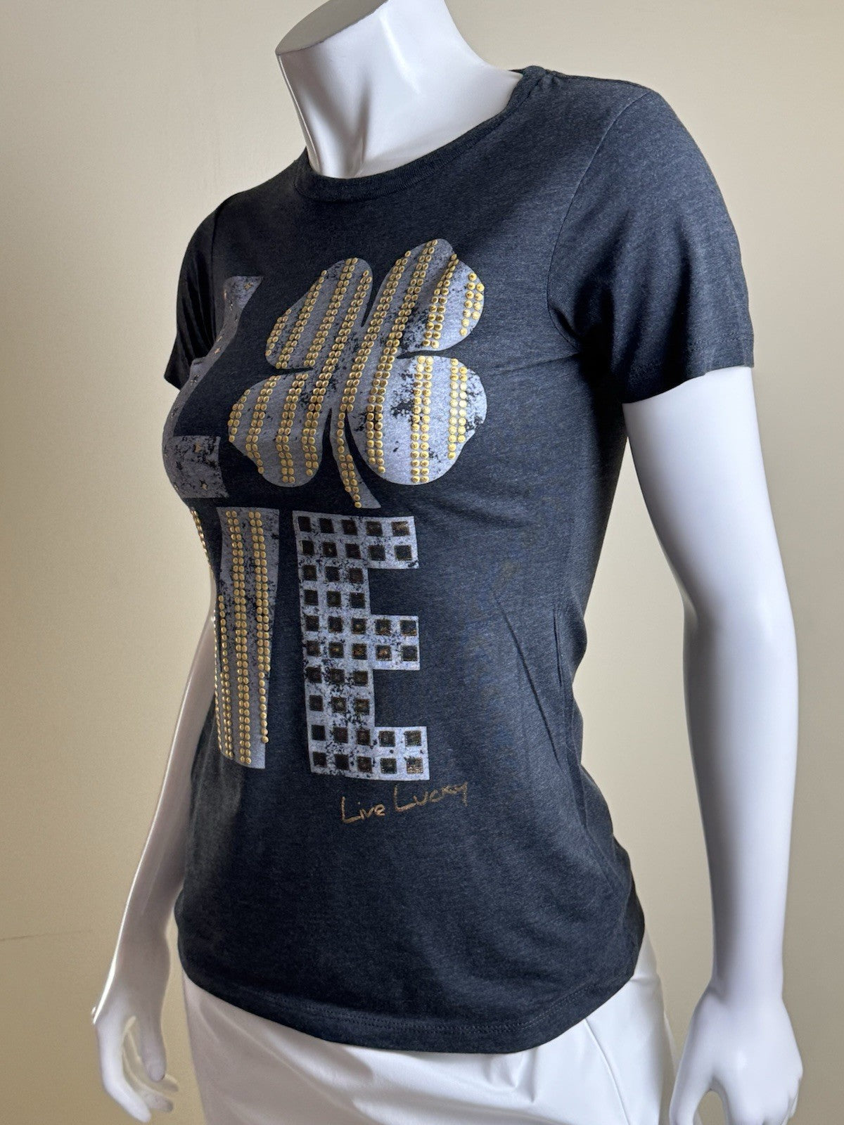 Black Clover Women’s T-Shirt Logo Sz S     (B.182)